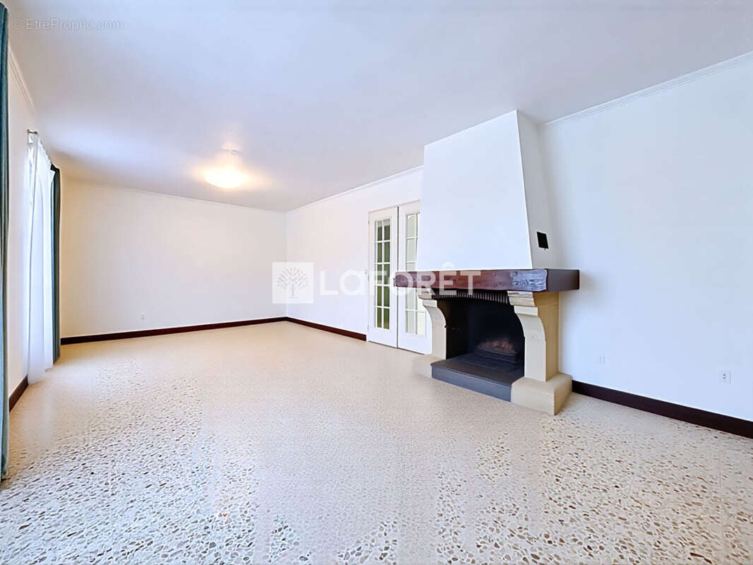 Maison à BARJOUVILLE