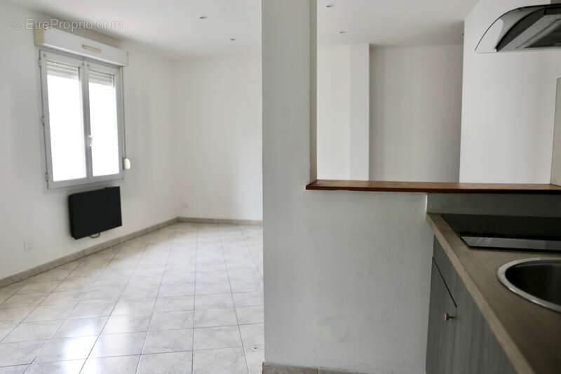 Appartement au premier étage à vendre 2 pièces REIMS (51), libre de toutes occupations ; - photo 3