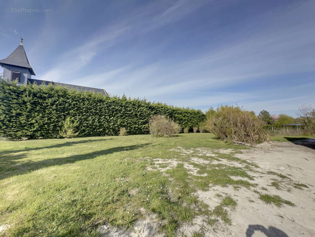 Terrain à SAINT-QUENTIN-EN-TOURMONT