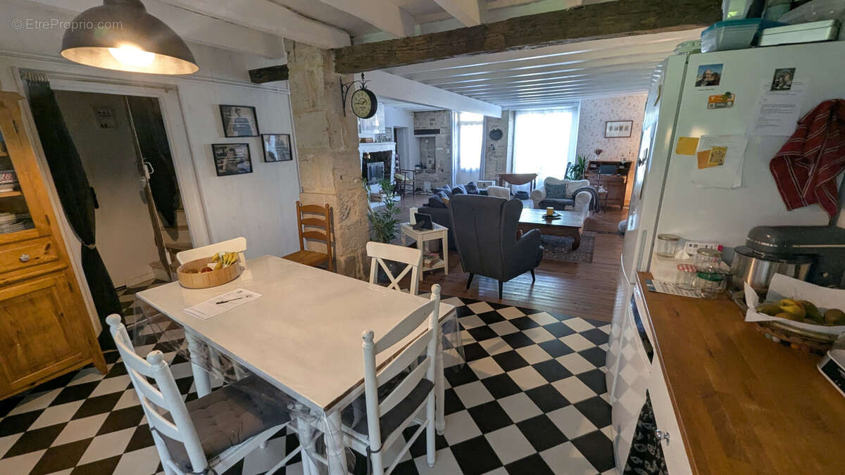Maison à MAGNE