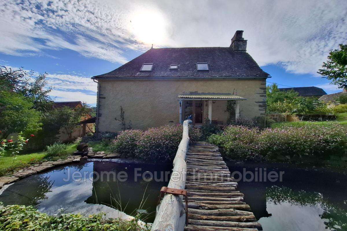Maison à LAVAL-SUR-LUZEGE