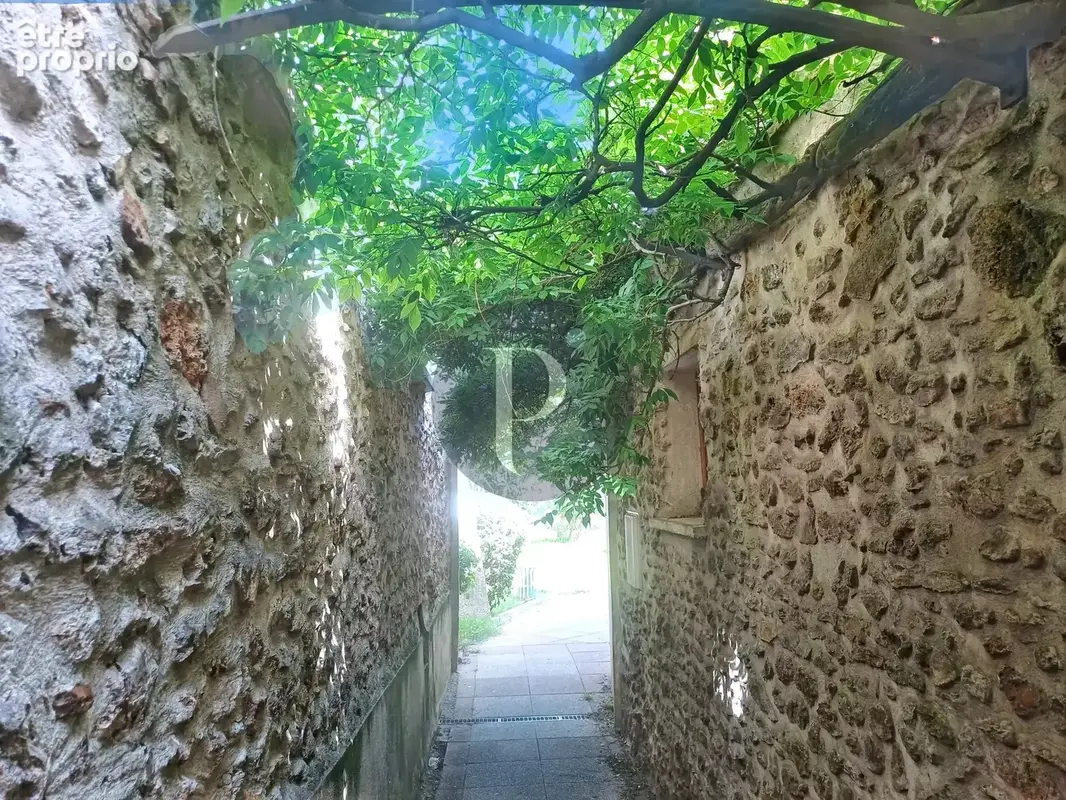 Un emplacement privilégié en plein cœur de Verrières‑le‑Buisson - photo 2
