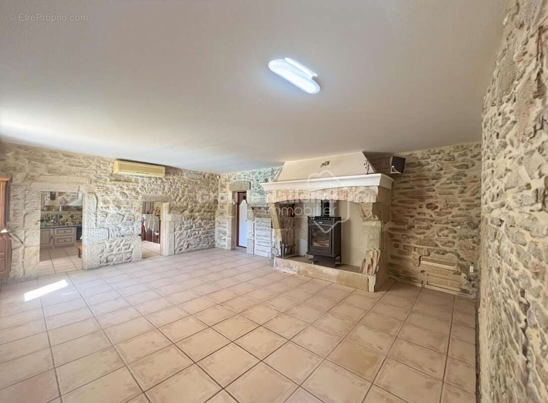 Maison à MEYNES
