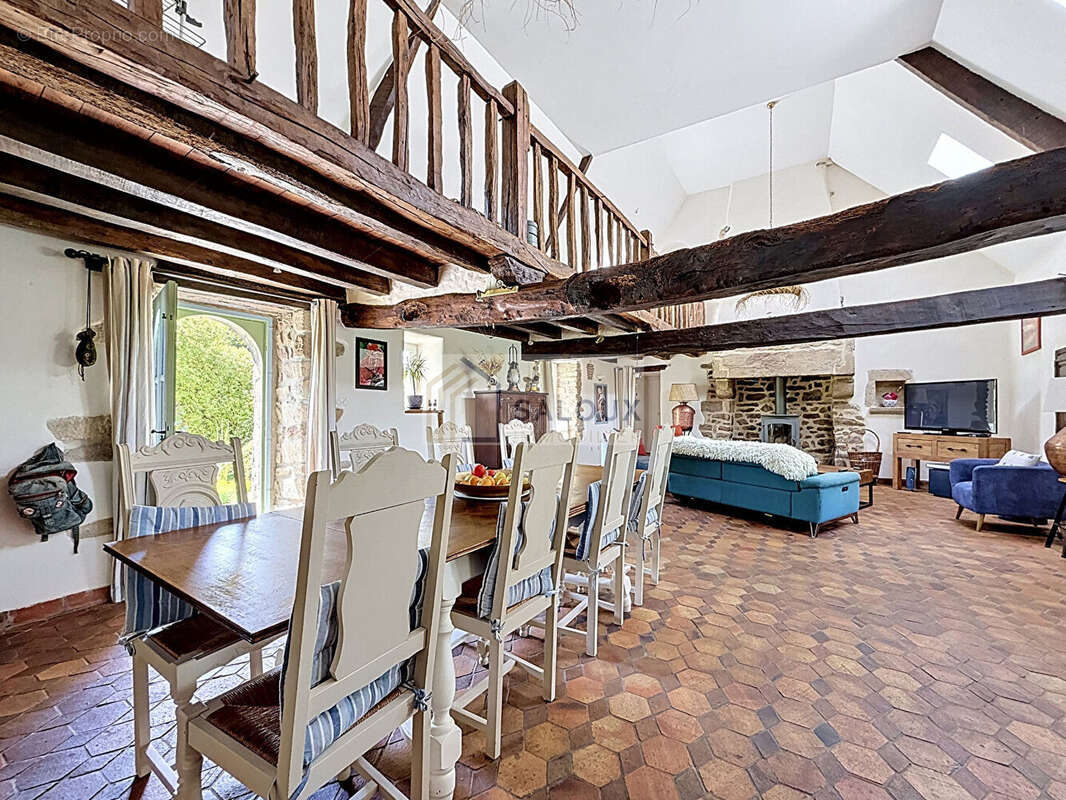 AMBON - Maison de charme en pierre de 240m² - photo 11