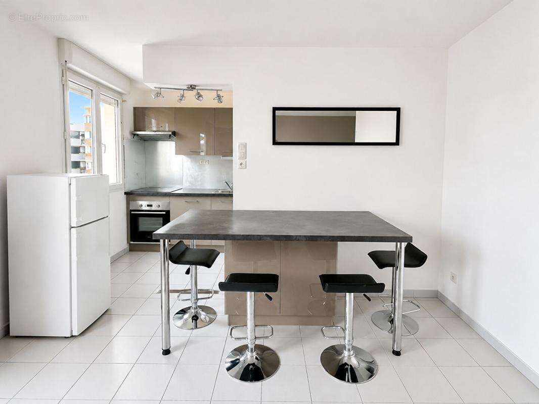 Appartement à DECINES-CHARPIEU