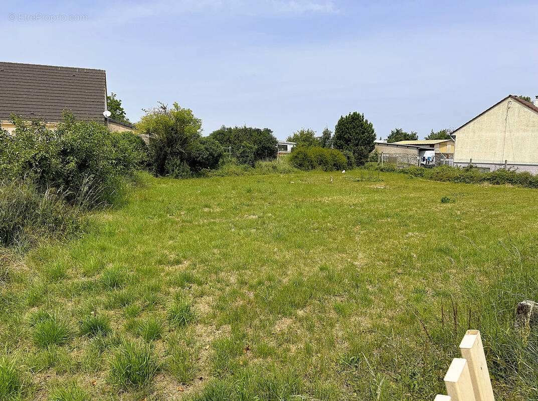 Terrain à SANCHEVILLE