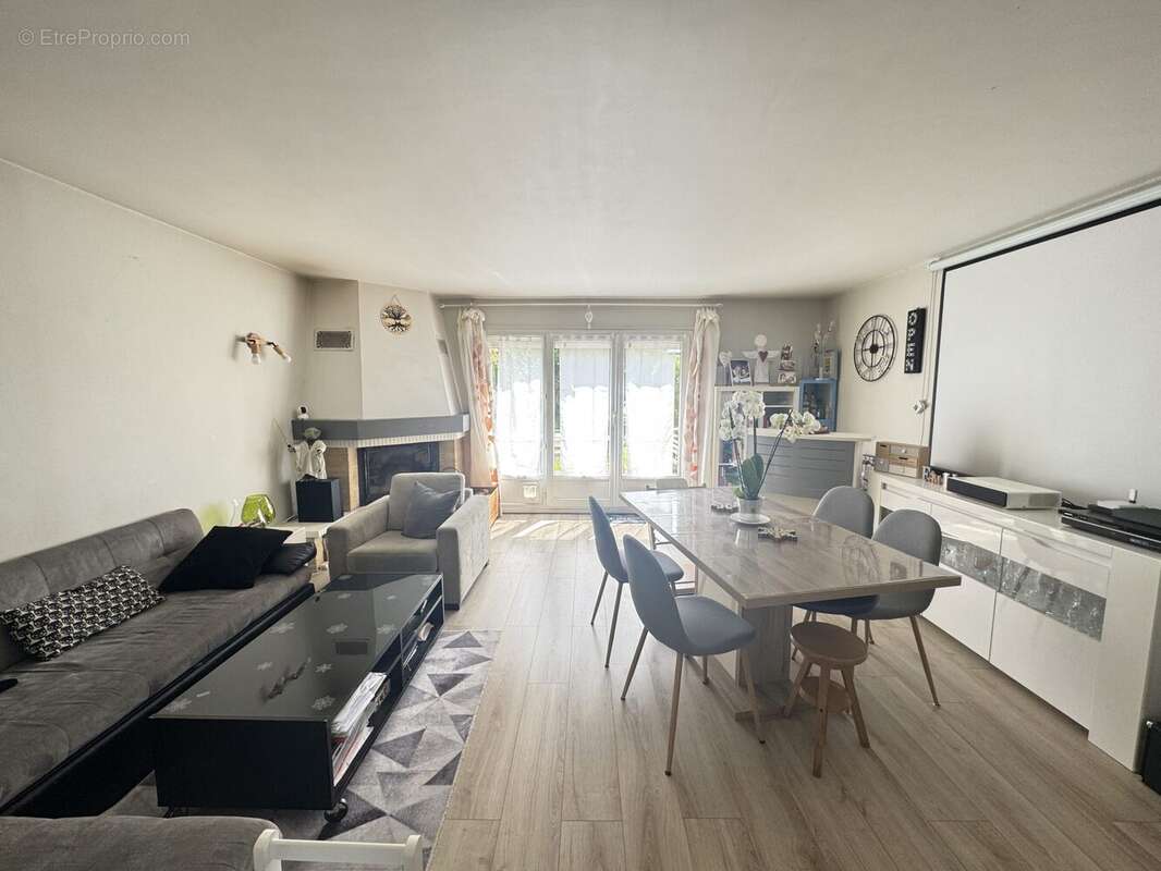 Maison à VILLIERS-LE-BACLE