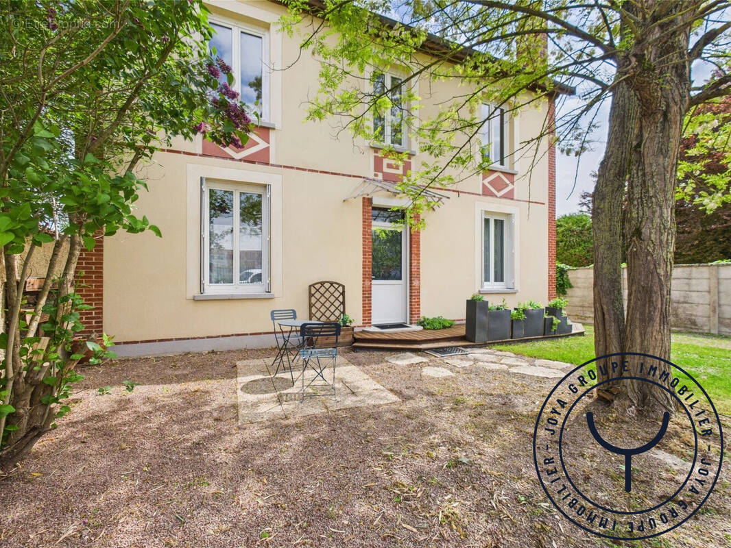 Maison à PONT-SAINTE-MARIE