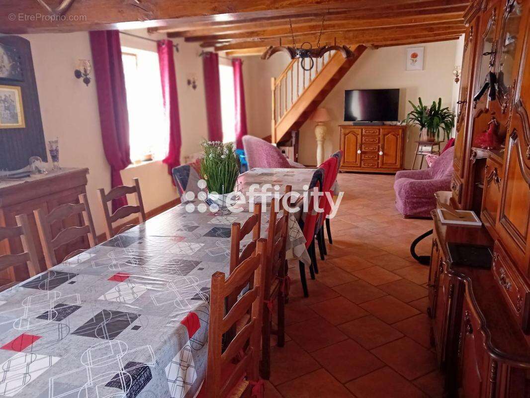 Maison 148 m² à Saint-Patrice  - photo 4