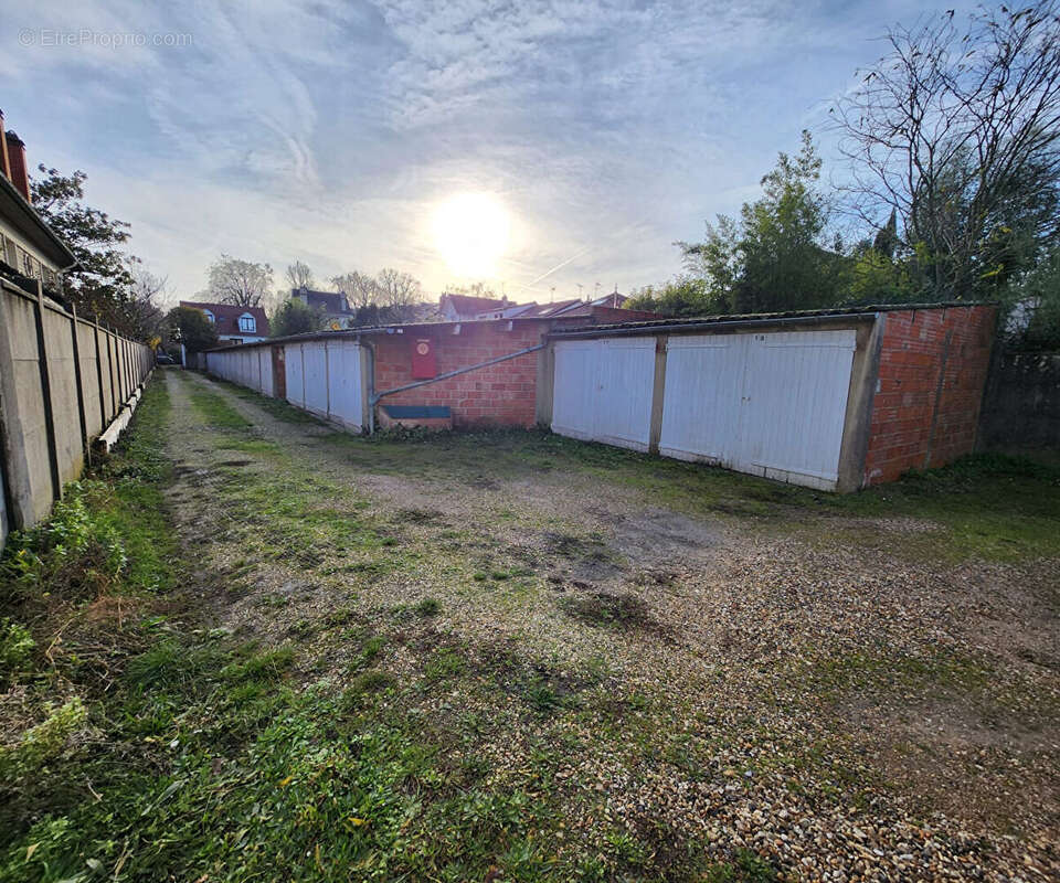 Parking à DEUIL-LA-BARRE