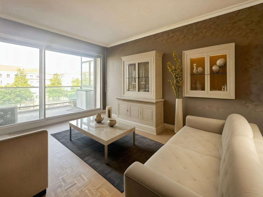 Valence - Appartement T5 de 103 m² - terrasse de 18 m² et place de parking privative - photo 4