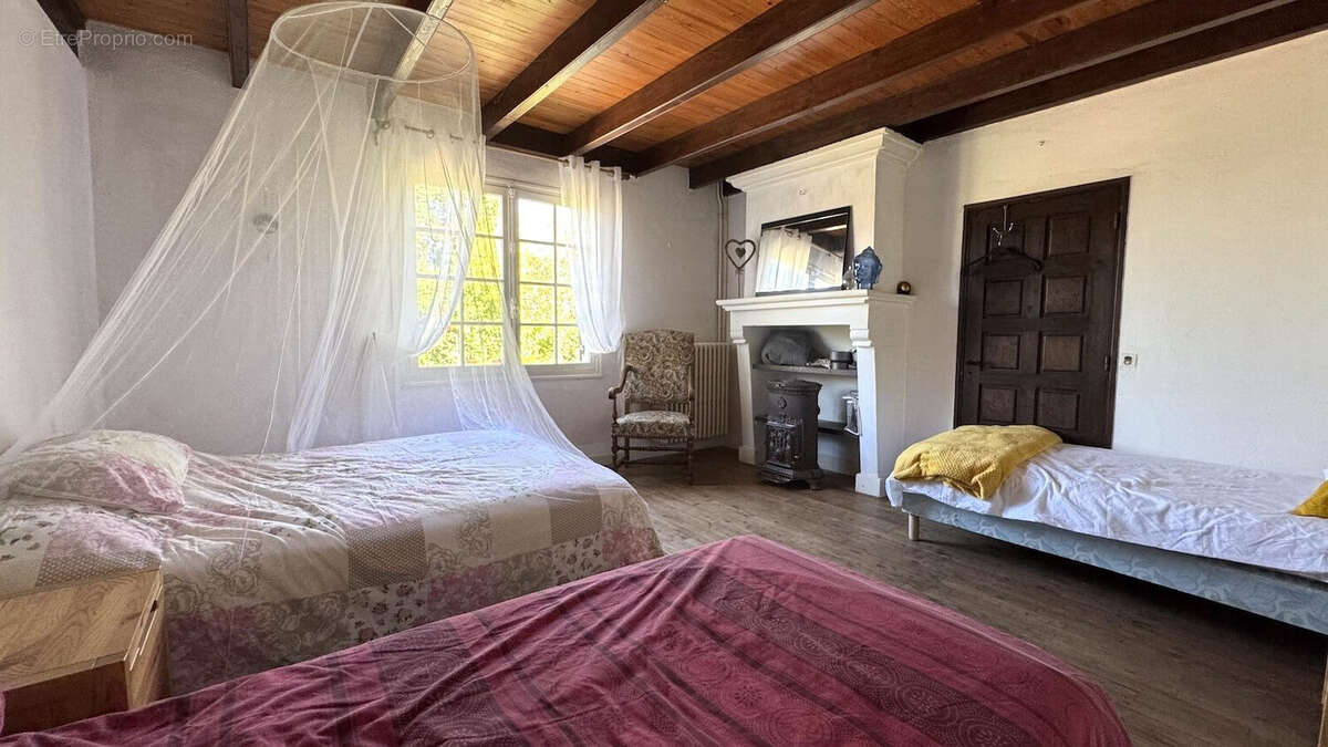 Maison 255 m² à Eygurande-Et-Gardedeuil  - photo 9