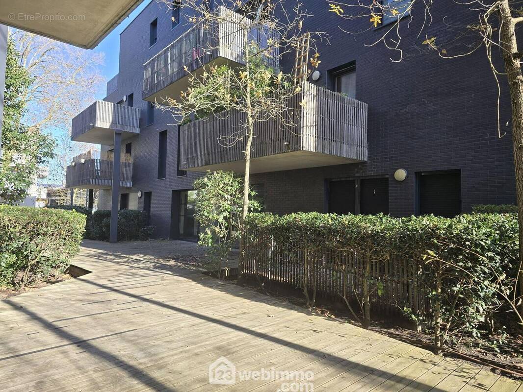 Sympathique résidence avec ascenseur - Appartement à CENON