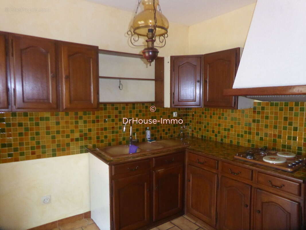 Maison 115 m² à Saint-Mitre-Les-Remparts  - photo 14