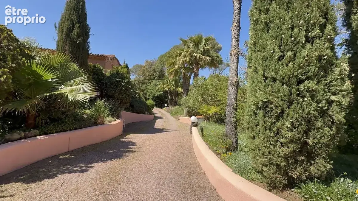 Villa 260m² avec piscine à Fréjus Valescure dans un domaine privé sur un terrain de 1750m² - photo 11