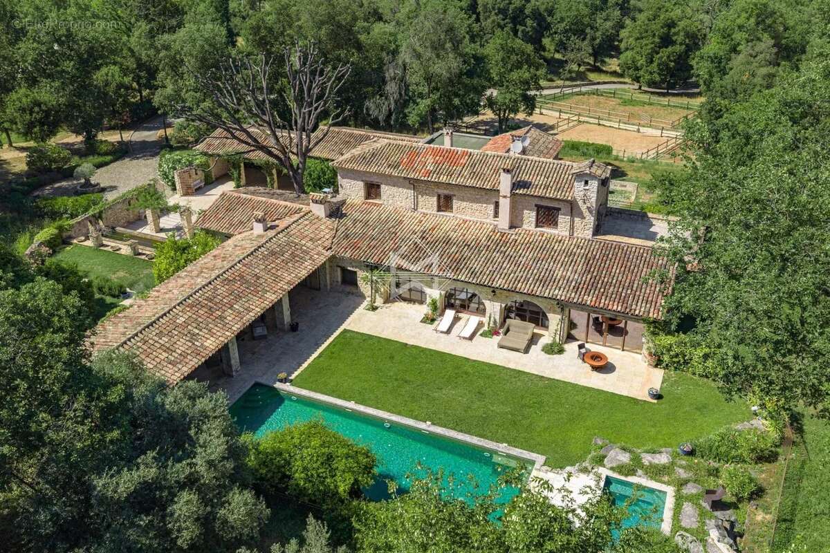 Maison à ROQUEFORT-LES-PINS