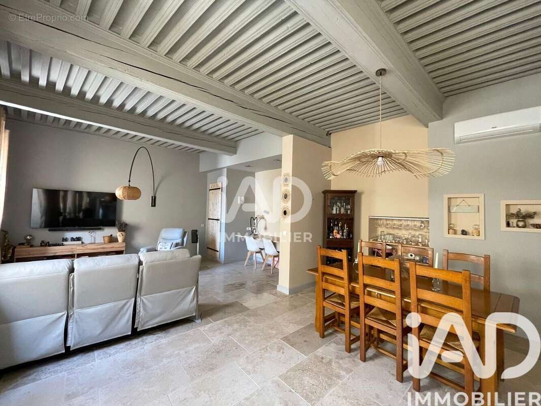 Maison 187 m² à Vallabregues  - photo 3