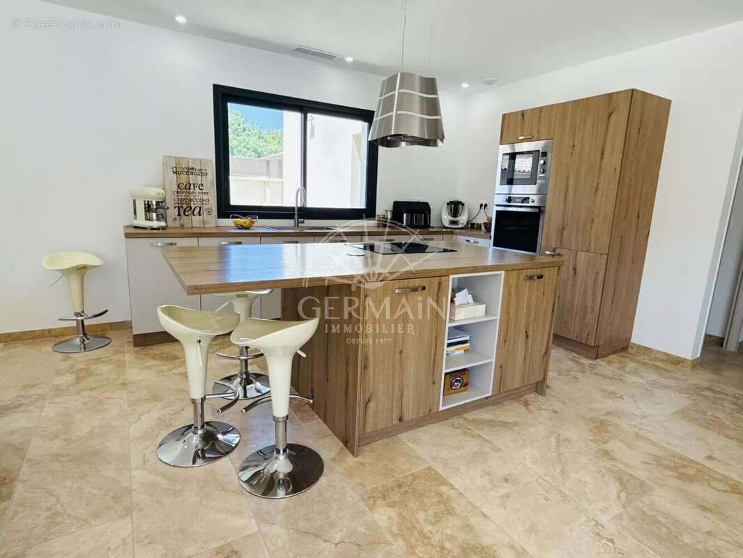 Maison à L'ISLE-SUR-LA-SORGUE