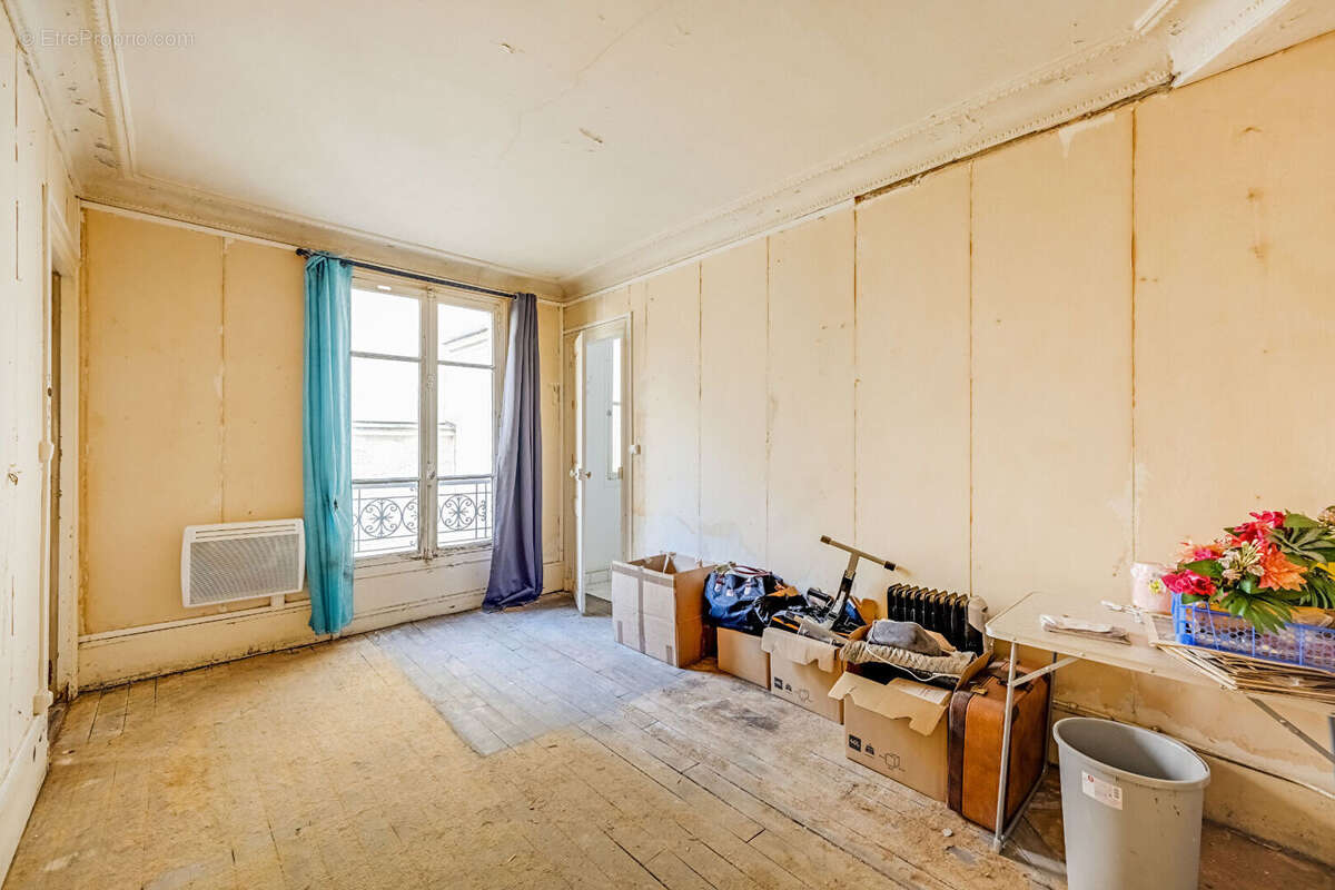 Paris 18ème - Rue Ordener - T2 de 38 m² à fort potentiel - photo 9