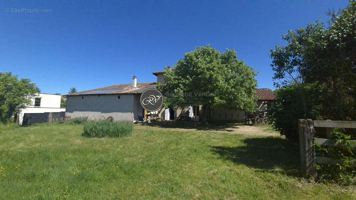 Maison à MONTANAY
