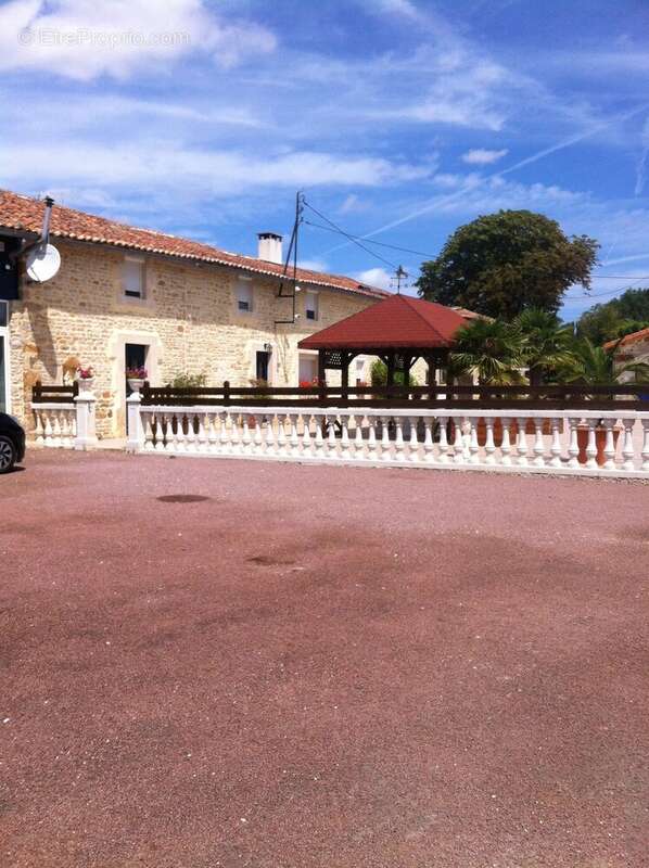 Maison à VILLEFAGNAN