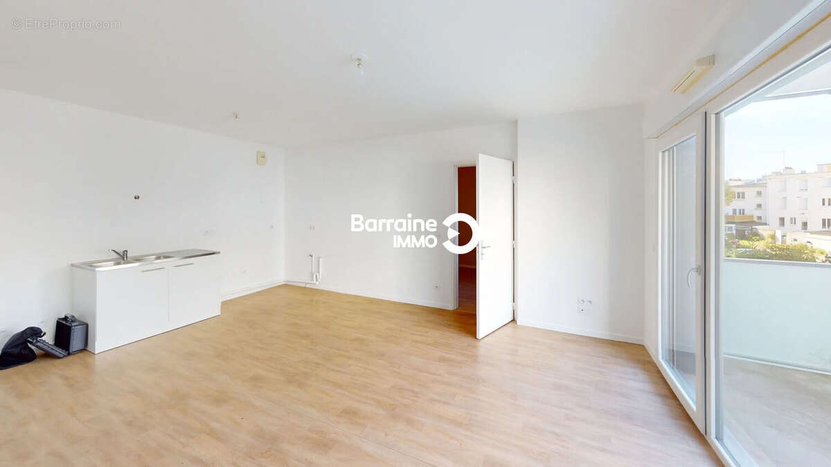 A vendre - lorient  centre ville - appartement recent de type 3 de 55m² avec balcon et garage - photo 17