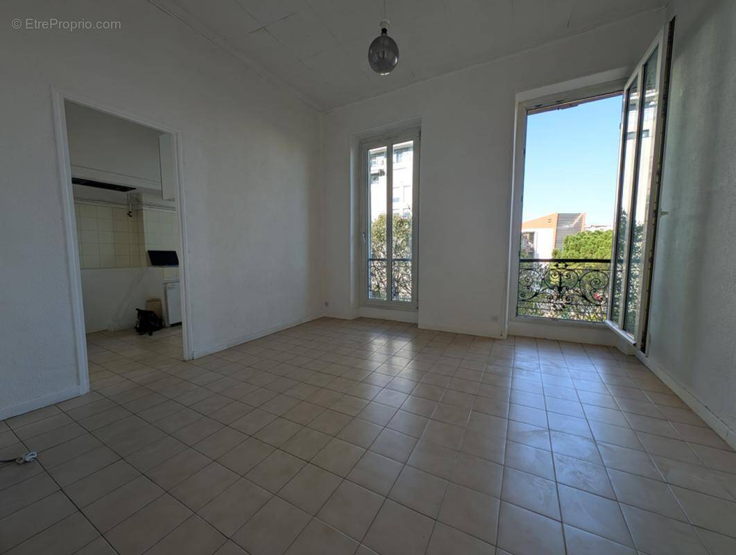 Appartement à MARSEILLE-5E