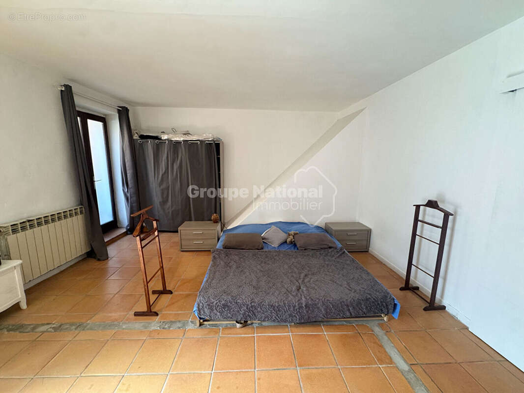 Maison de ville   découpée en 2 logements avec garage et cave - photo 4