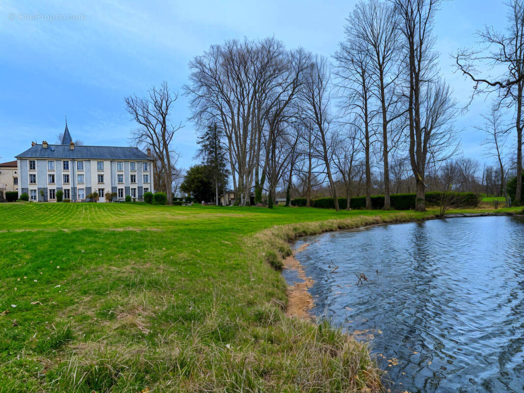 Maison à SURY-LE-COMTAL