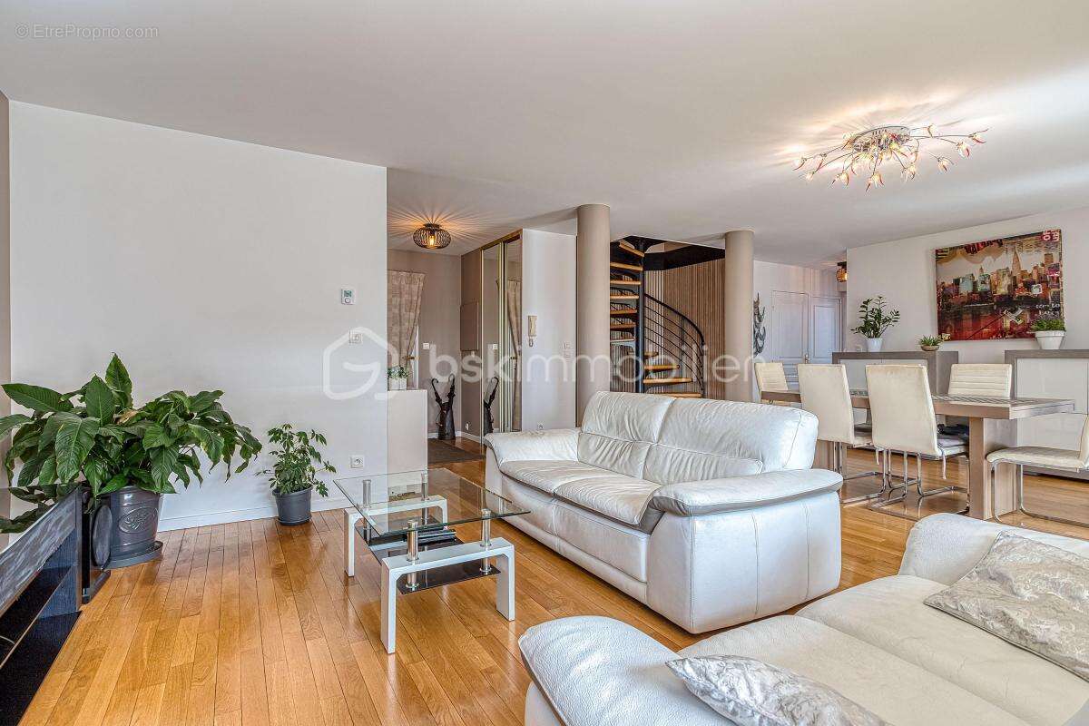 T5 Duplex d'exception – Dernier étage, climatisation, terrasses et vue montagnes au cœur d'Annecy - photo 8