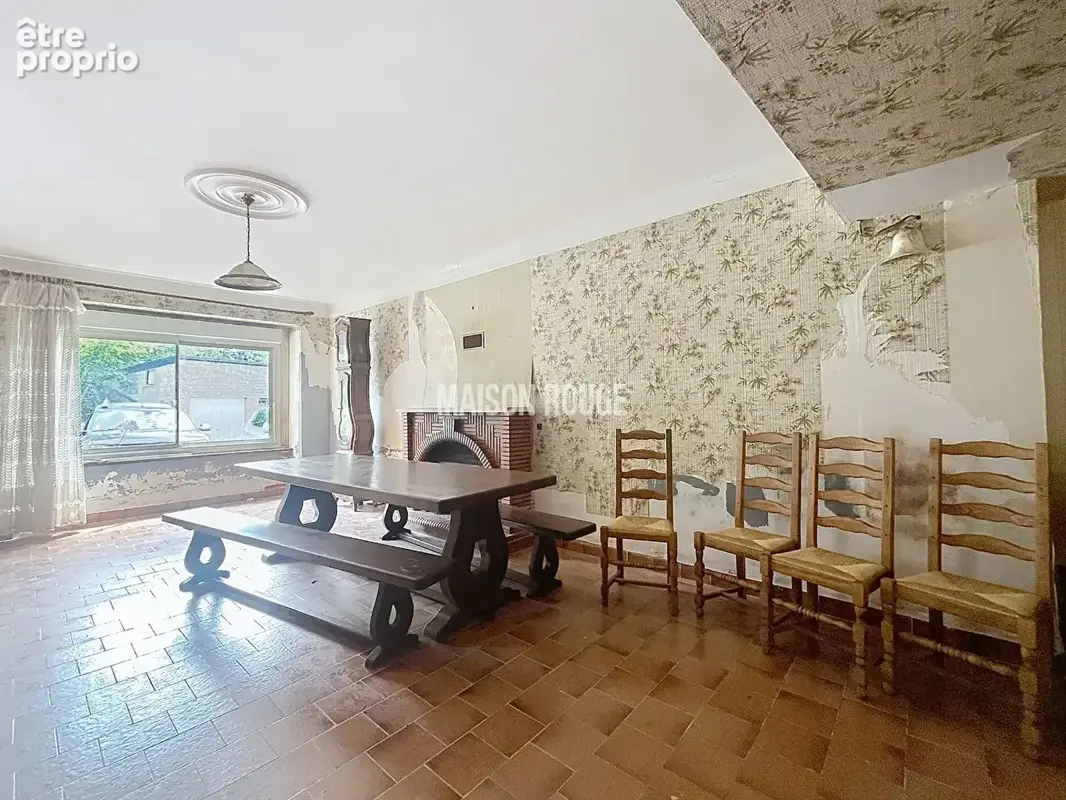 TRESSE - Maison en pierre à rénover avec jardin de 900 m², garage et beau potentiel d'aménagement - photo 4