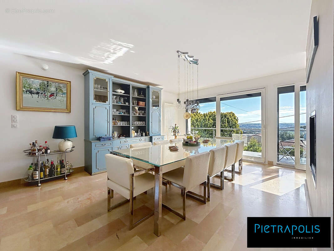 Maison 250 m² à Limas  - photo 9