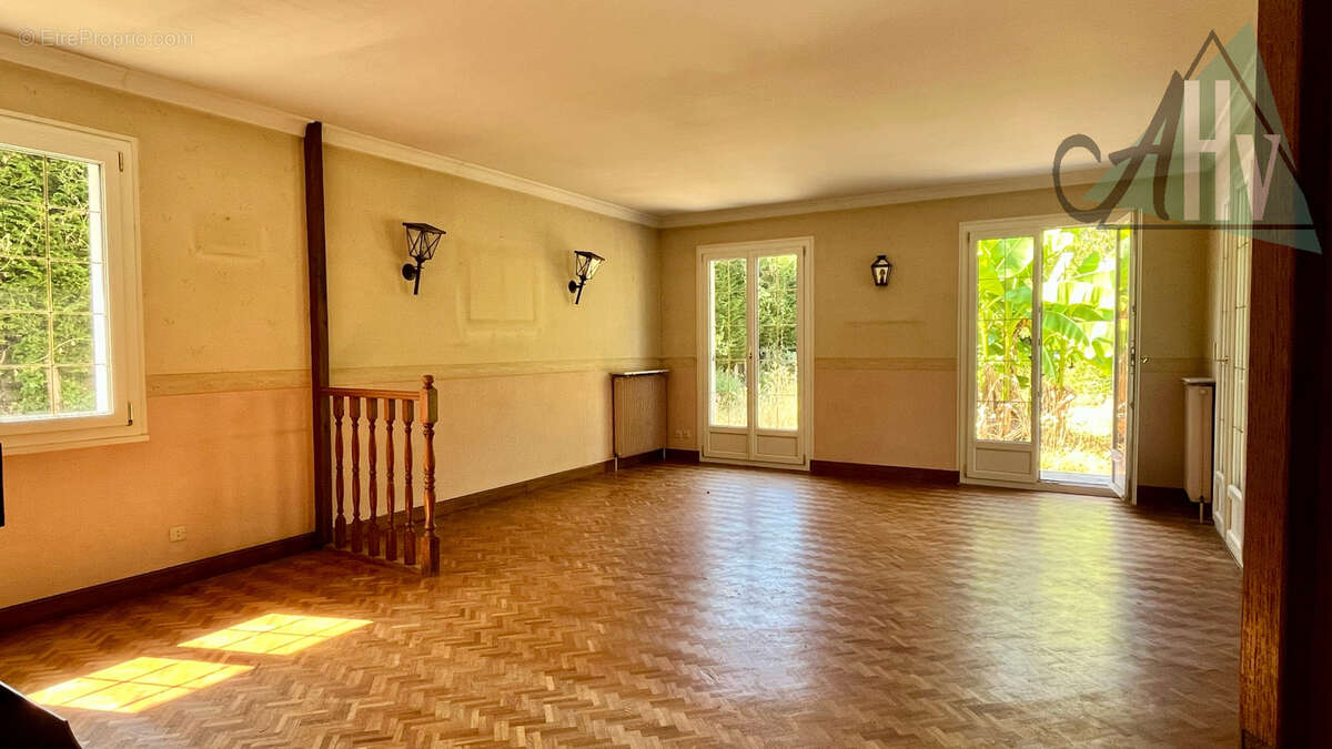 Pavillon sur sous-sol total - 3 chambres - Terrain 1342 m2 - photo 5