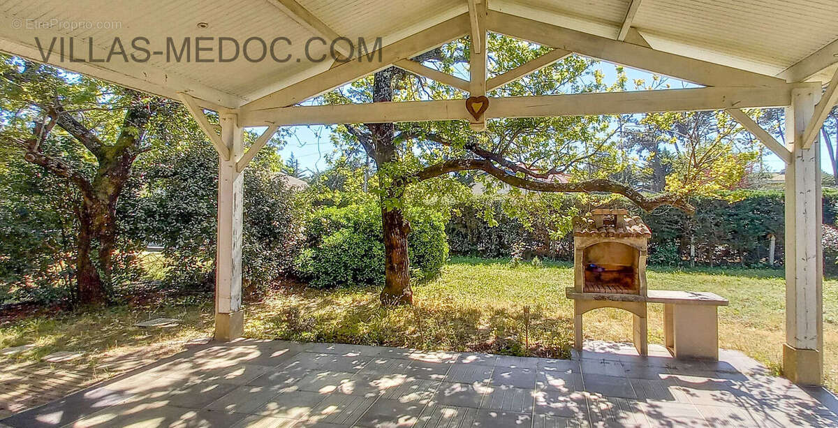 Maison à VENDAYS-MONTALIVET