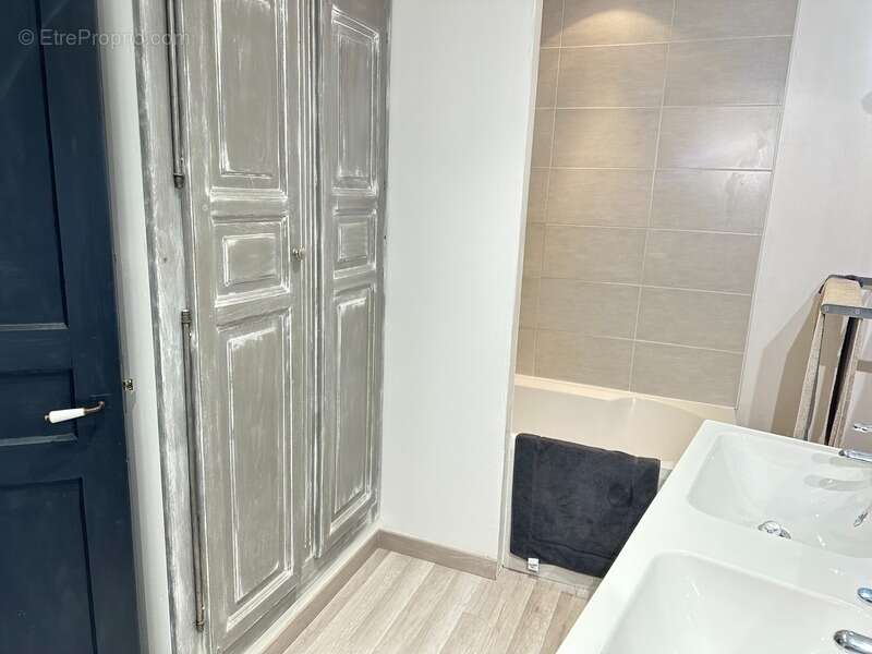 Maison de village, 5 pièces avec cour et garage VINON SUR VERDON (83) - photo 9