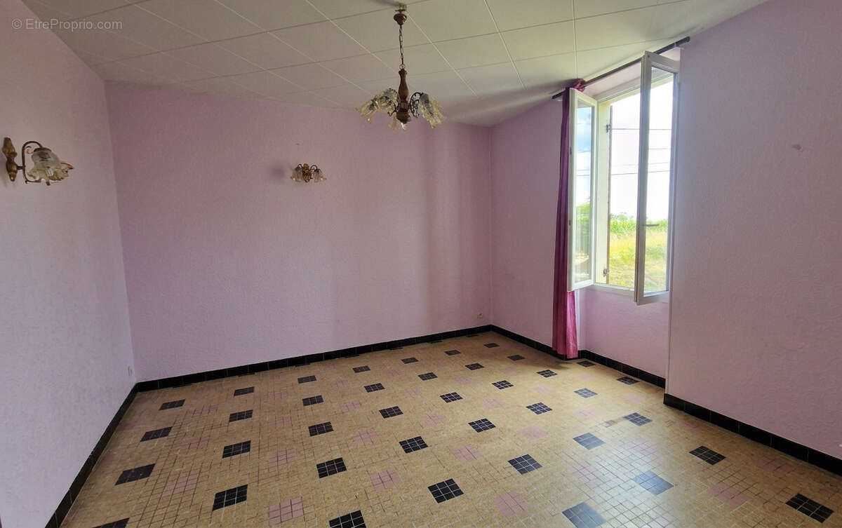 Proche st macaire - maison en pierre 140 m2 - dependances - photo 5
