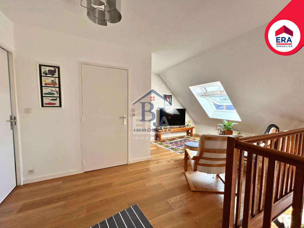 Proche du Mail et du Centre-ville - superbe Duplex 5 pièces 99 m2 à Rennes avec cave et garage - photo 5
