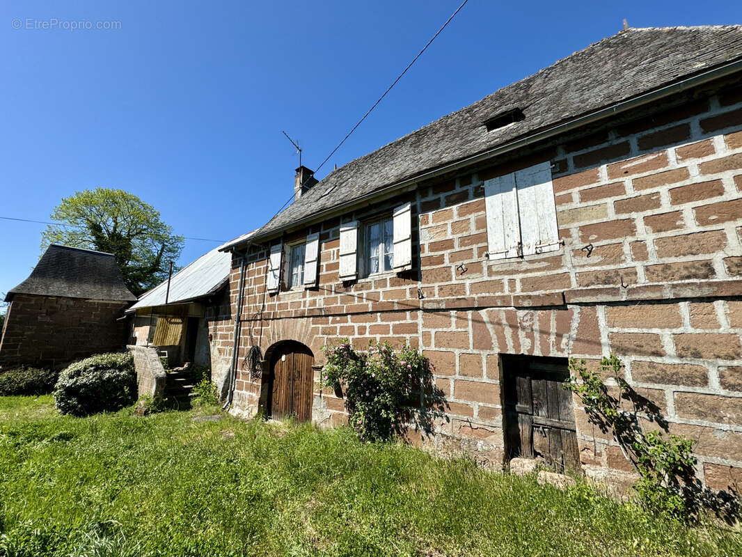Maison à SAINT-CYR-LA-ROCHE