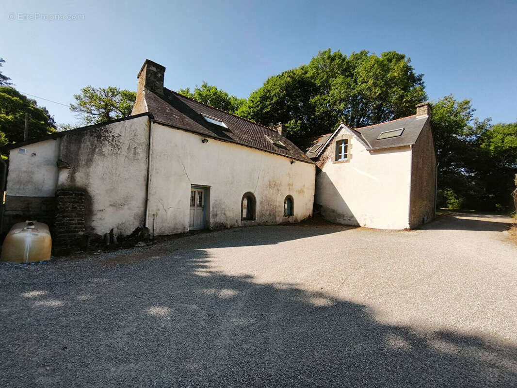 MORBIHAN, Le Croisty, manoir d'origine du XVIe siècle, partiellement rénové, sur un terrain de plus de 3 acres - photo 13
