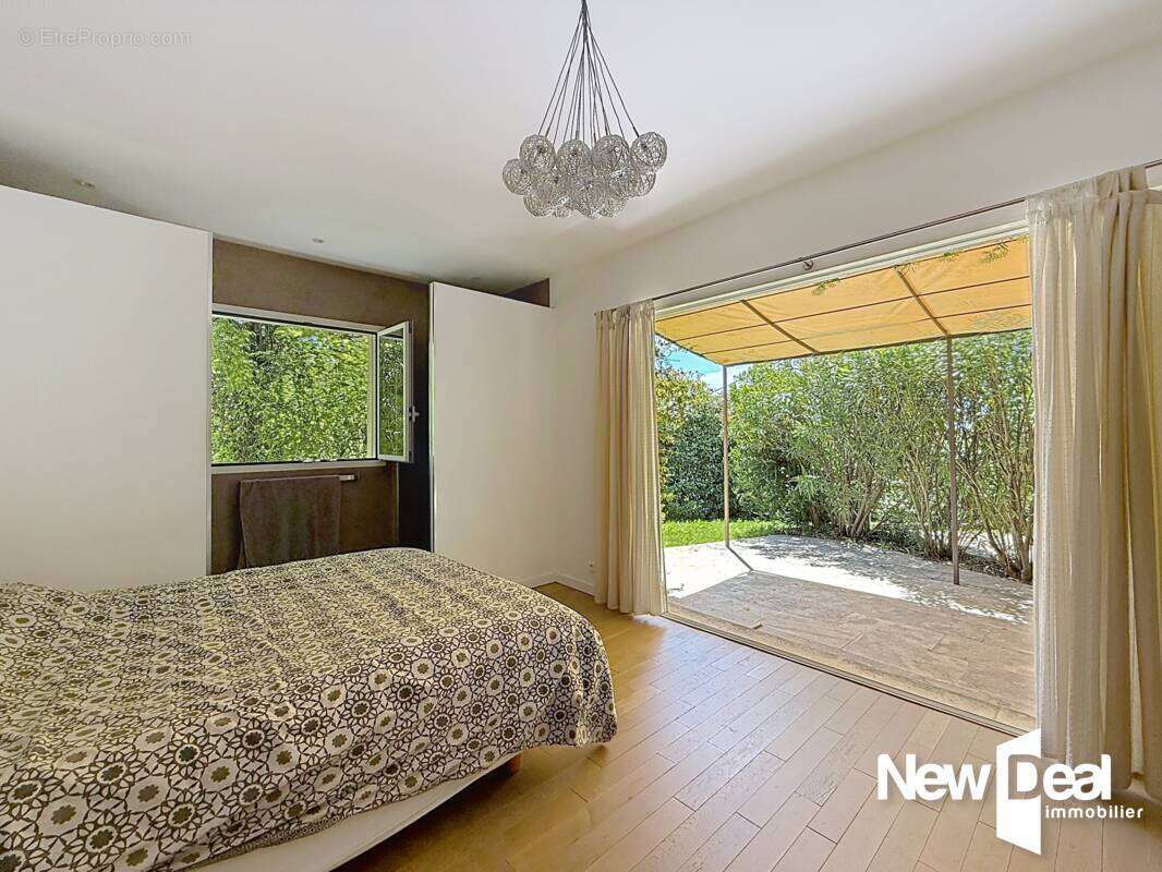 MONTAUROUX Vue imprenable pour cette villa contemporaine  d’environ 225 m² - photo 11
