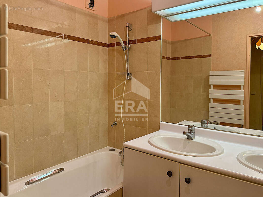 Appartement à LEVALLOIS-PERRET