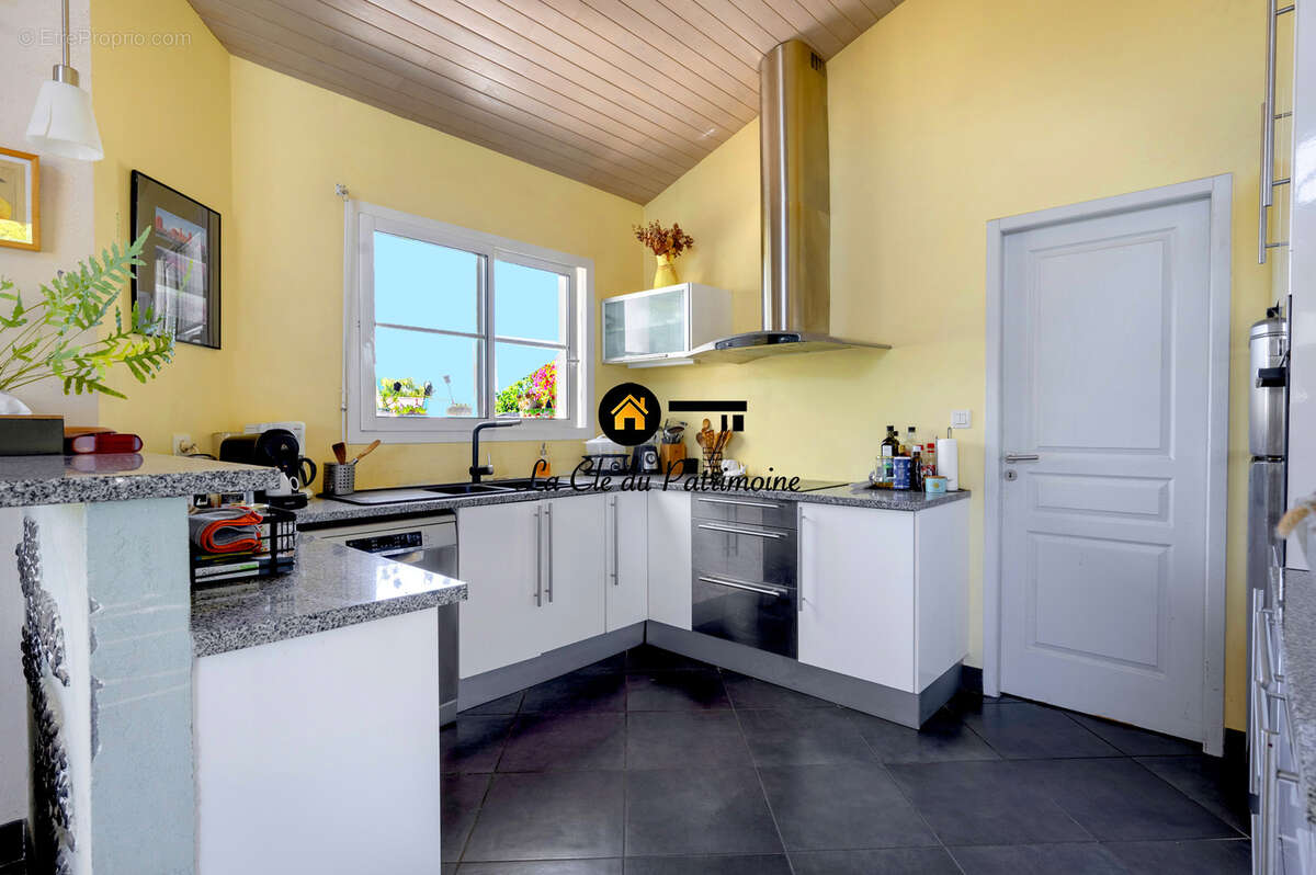 Maison de plain pied 4 pieces - 118 m2 -  piscine -garage- terrain de 857 m2 - st andre de cubzac - photo 8