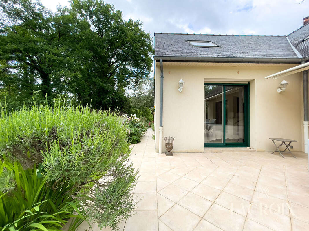 Maison à LA CHAPELLE-DES-FOUGERETZ