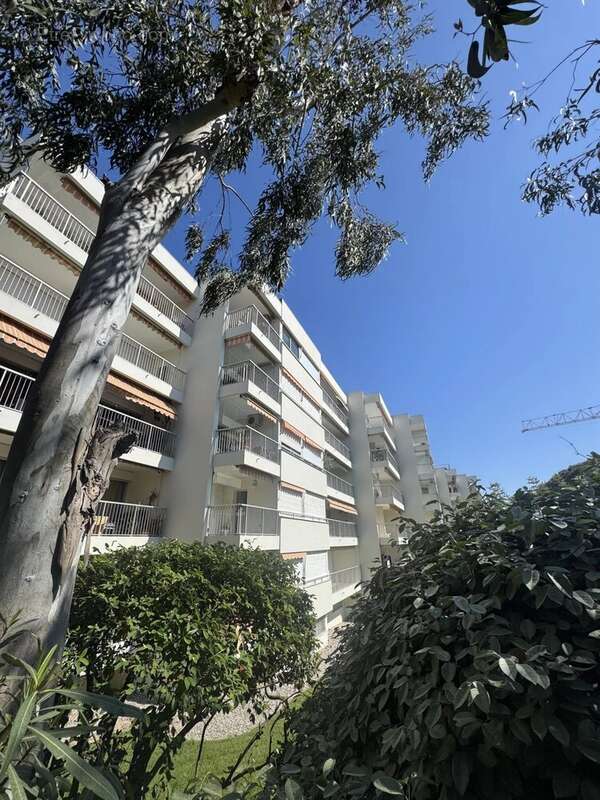 Appartement à VALLAURIS