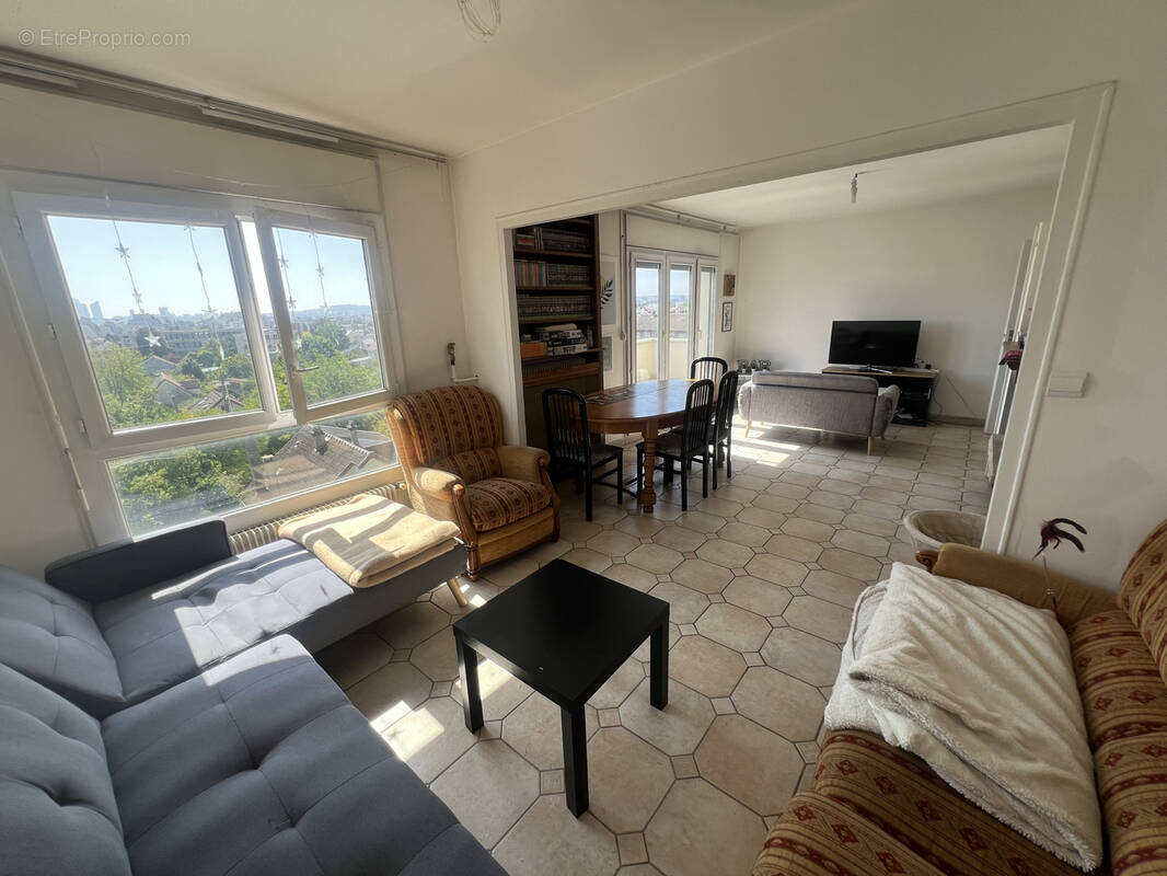 Appartement à HOUILLES
