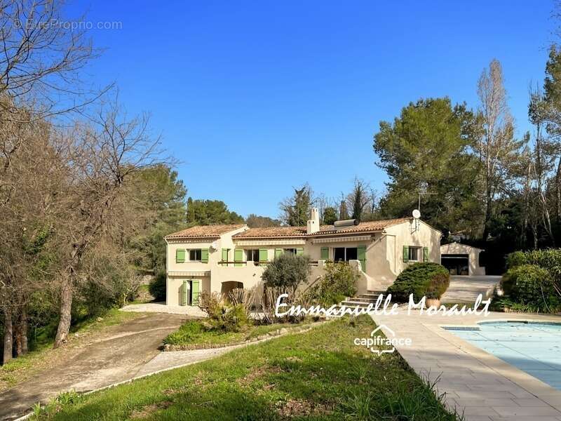 Maison à BAGNOLS-EN-FORET