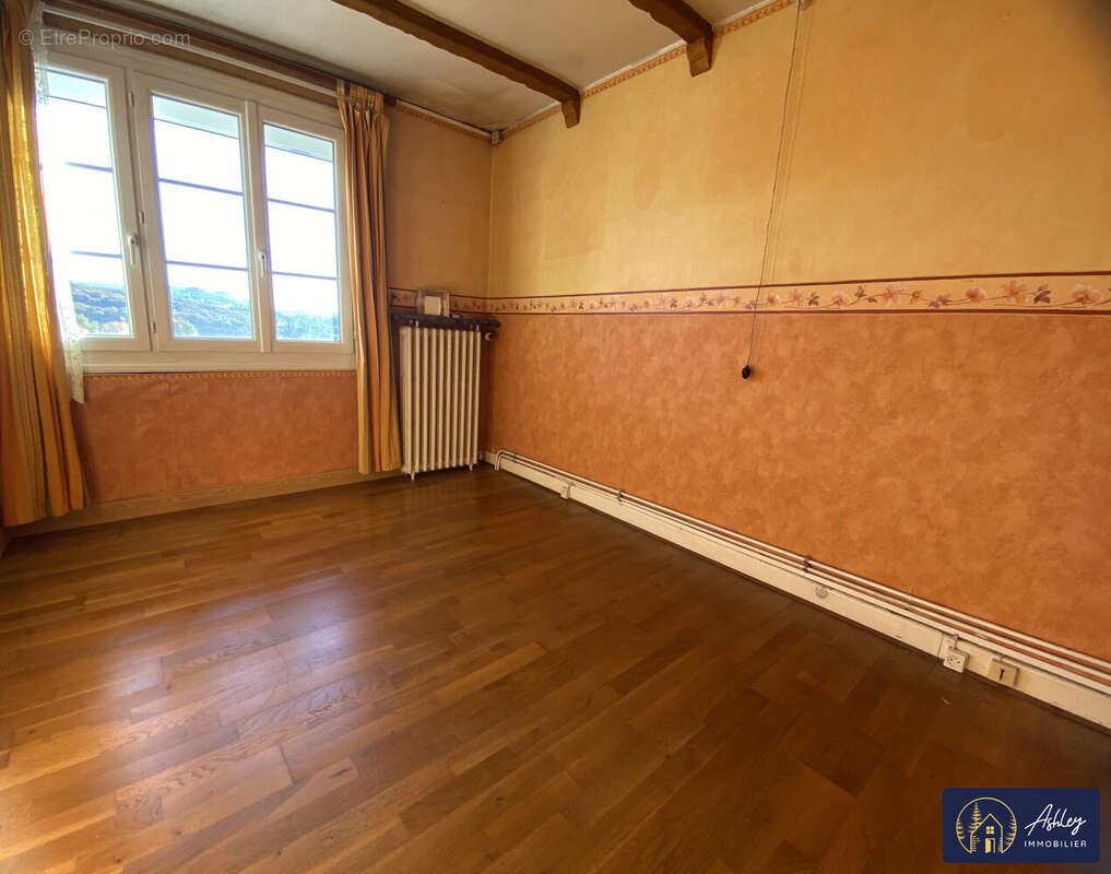 Maison 3 pièces YDES - Maison à YDES