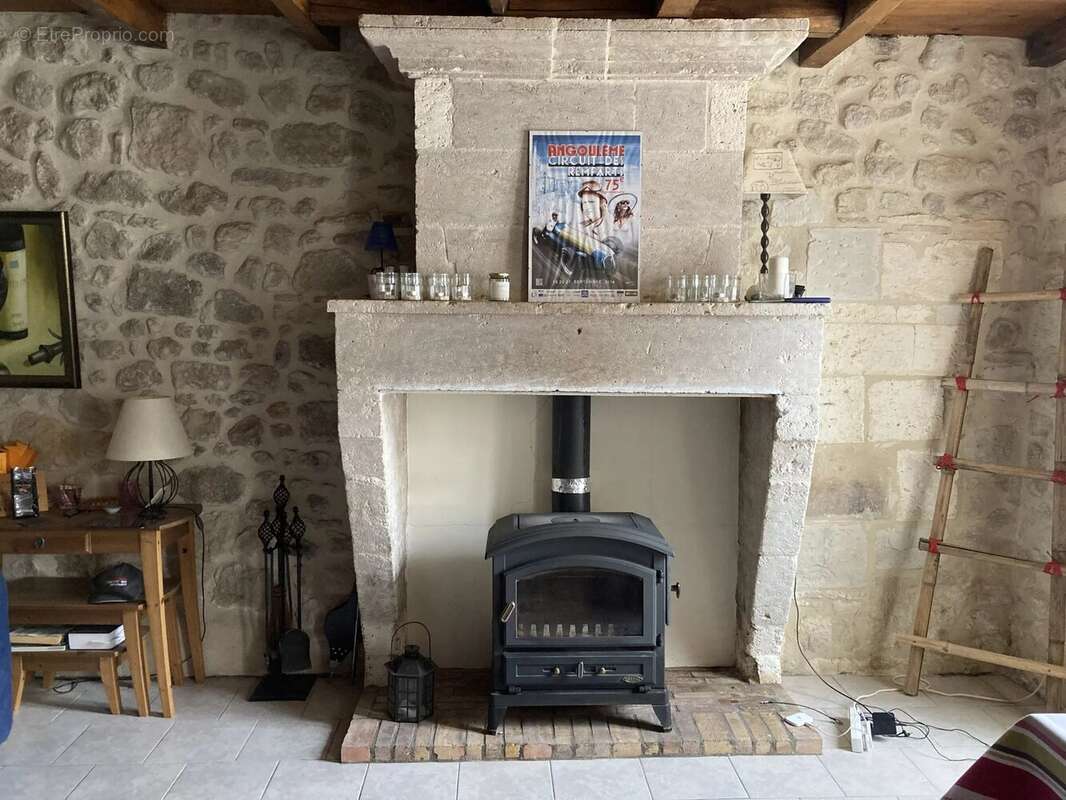 Maison de village en pierre en bon état - photo 7