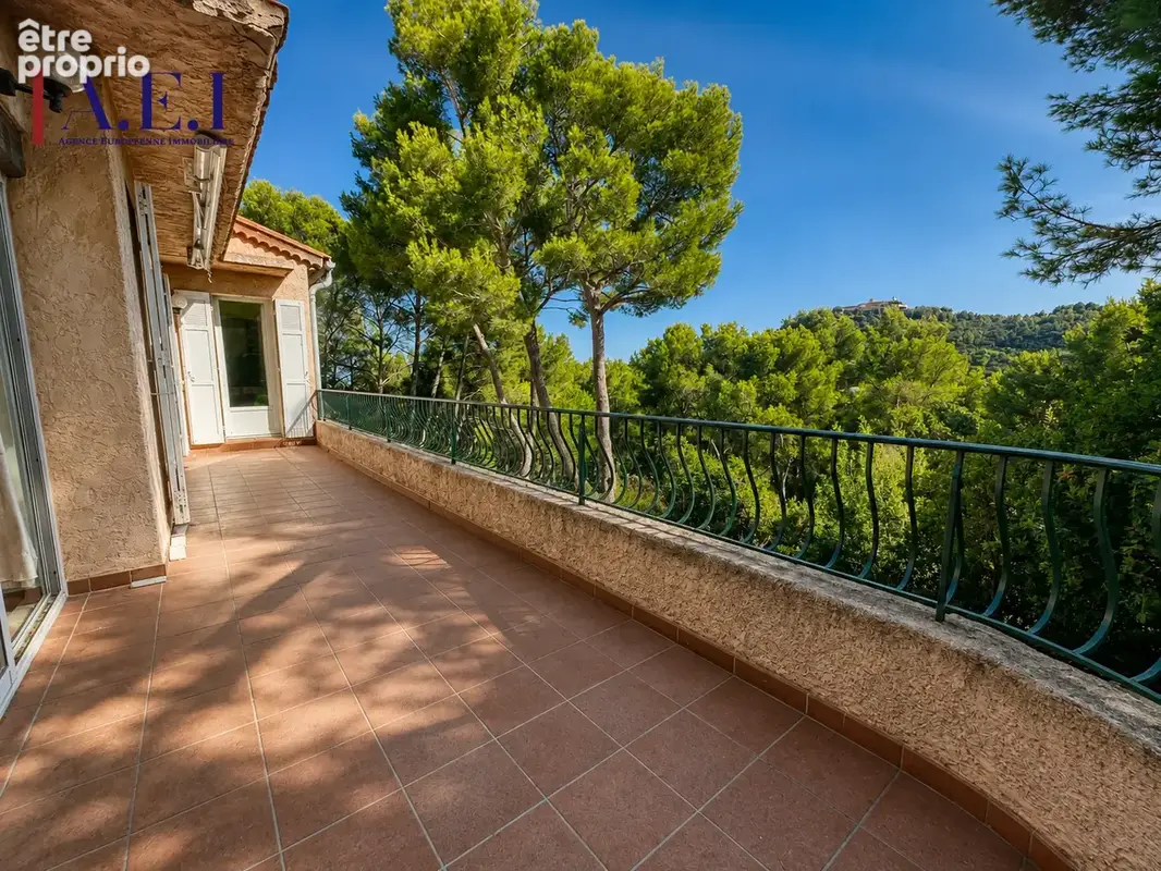 Six Fours les plages - Maison de 174 m2 habitables sur une parcelle de 5 744 m2 - photo 7