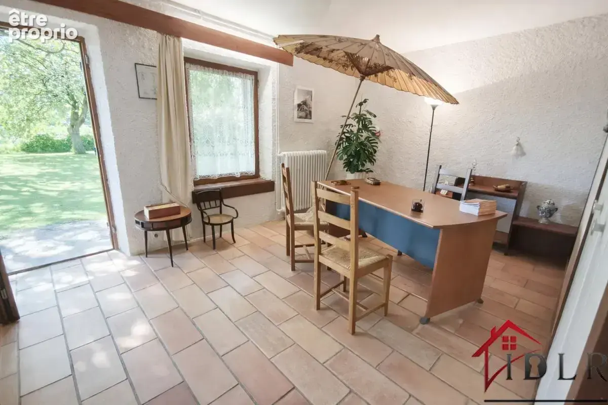 Maison d'architecte en pierre de 270 m2   Terrain arboré de - photo 4